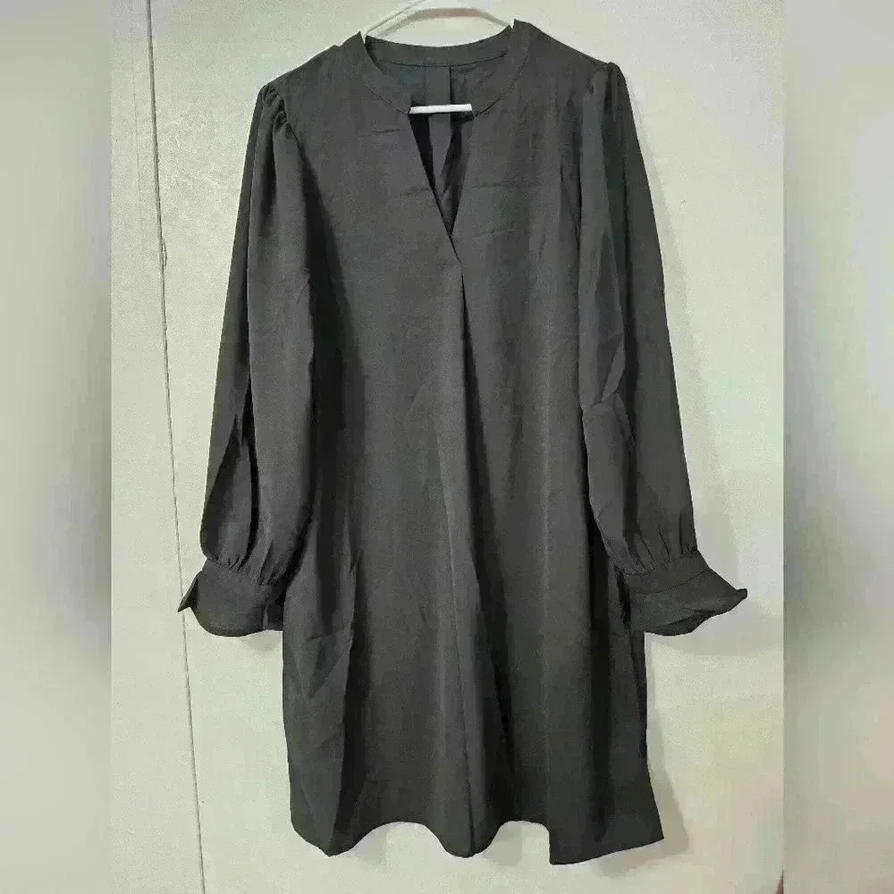 NWOT- v neck black dress!